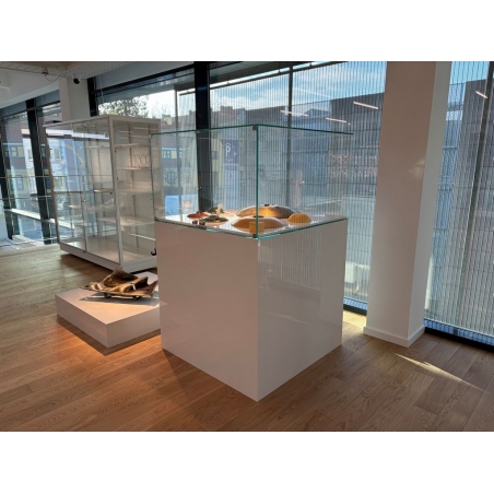 Galeriesockel weiß Hochglanz Galeriesockel weiß Hochglanz
