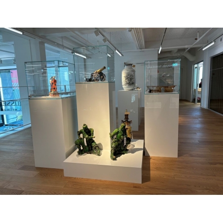 Galeriesockel weiß Hochglanz Galeriesockel weiß Hochglanz