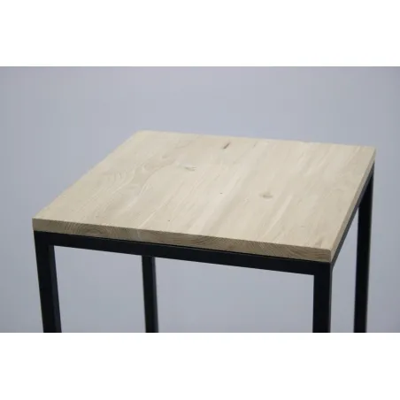 sockel aus stahl im industrie-design