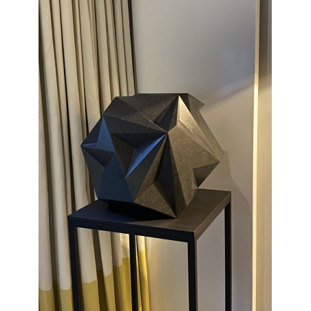 Demontiebarer schwarzer Sockel im Industrie-Design