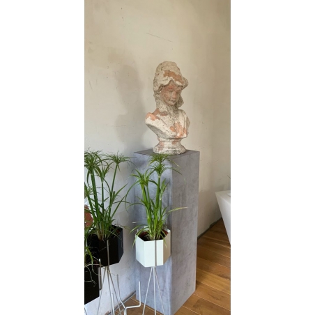 Sockel Pappkarton Beton-Optik