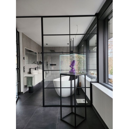 sockel aus stahl im industrie-design